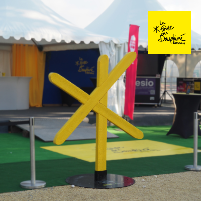 Une structure ornementale faite avec les déchets du territoire