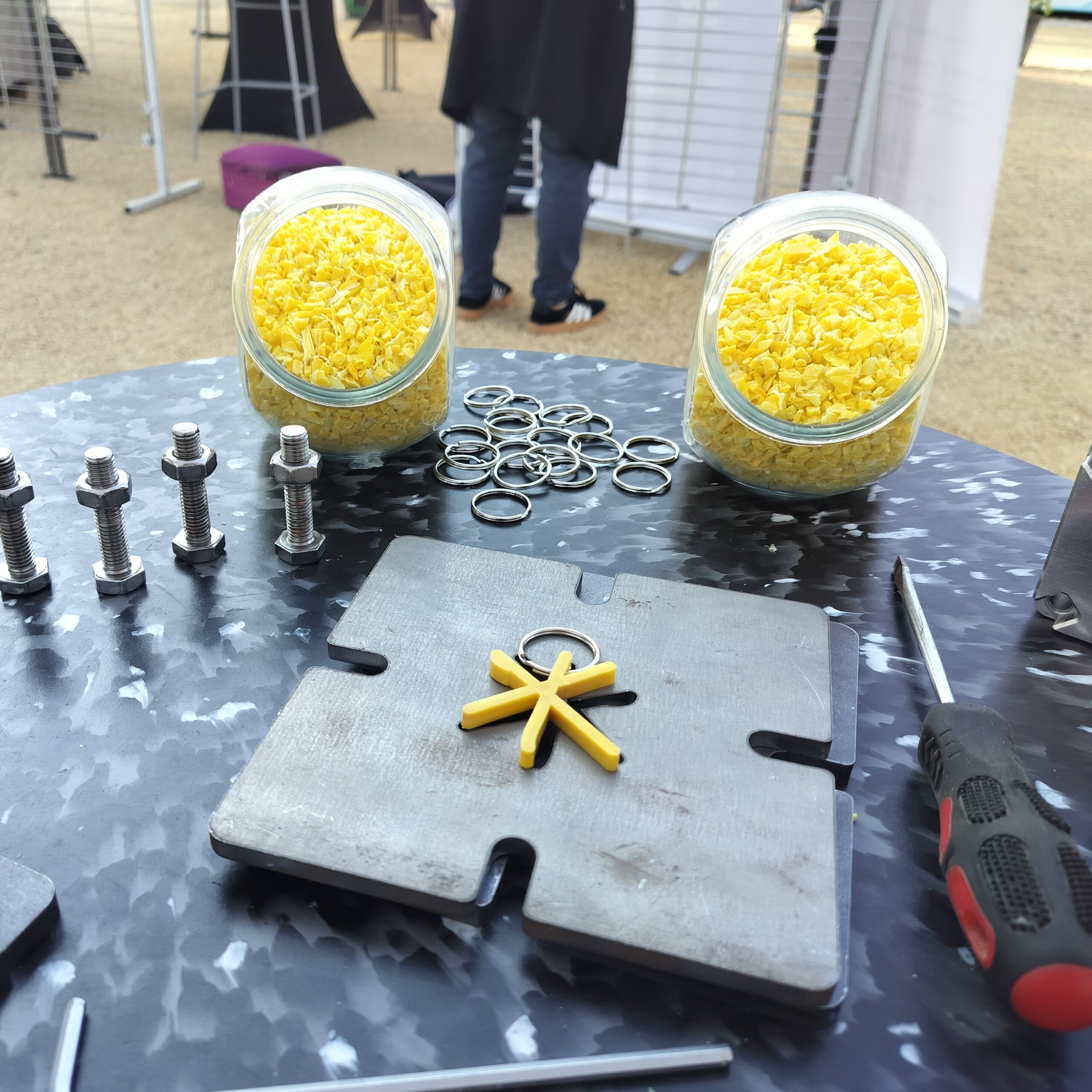 Une structure ornementale faite avec les déchets du territoire – Image 2